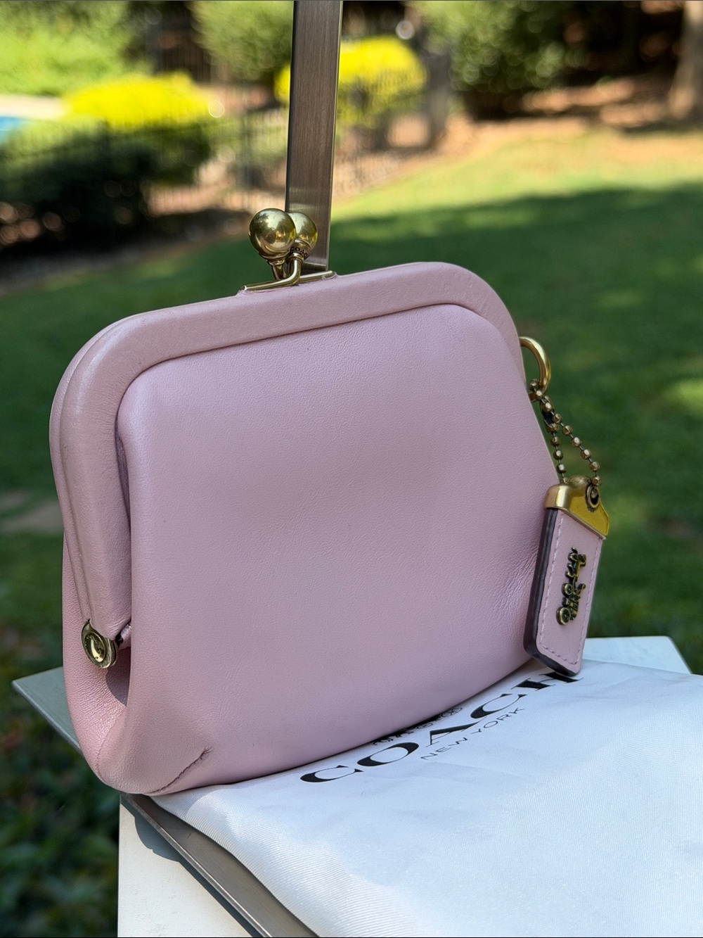 Coach Pink Leather Kiss-Lock Wristlet Coin Purse 1941 with Tag and dust bag - Picture 4 of 17